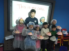 与英孚小小蛋糕师一起学习甜甜英语！